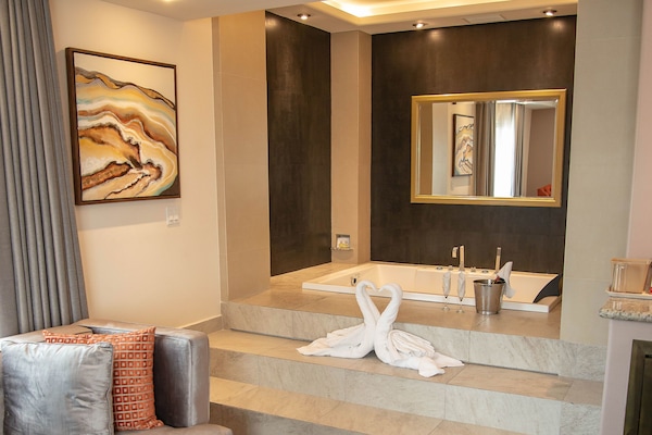 Jetted tub