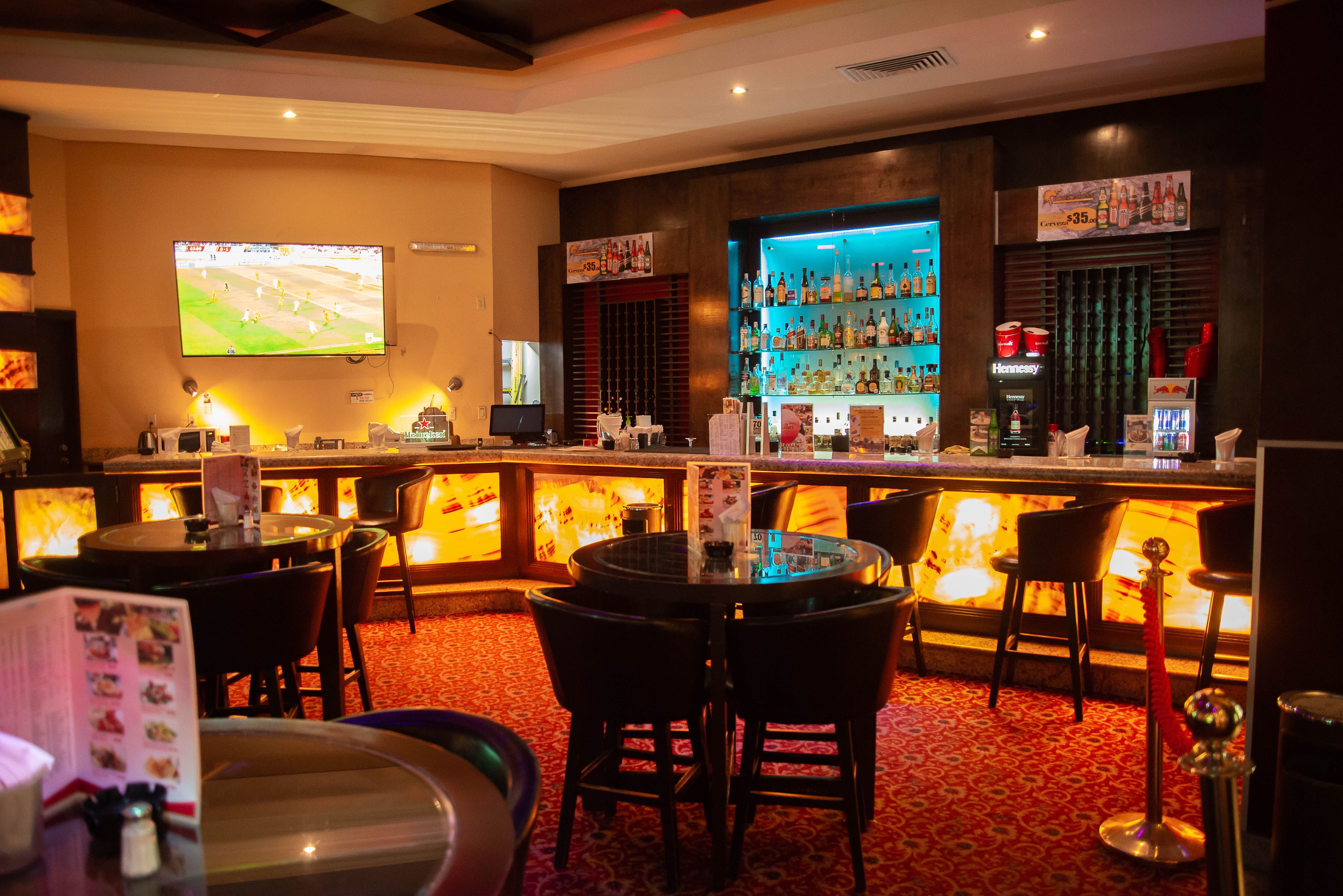 lunch and dinner served, international cuisine