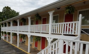 Terrace/patio - Homestead Motel (Branson)