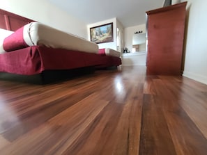 Deluxe-huone, 2 keskisuurta parisänkyä, tupakointi kielletty | Pimennysverhot, äänieristys, silitysrauta/-lauta, ilmainen Wi-Fi