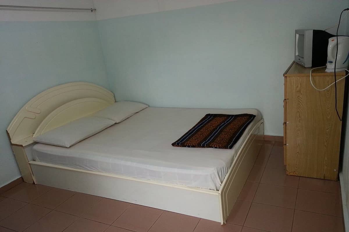 Desk, free WiFi, bed sheets