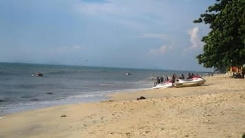 Una spiaggia nelle vicinanze