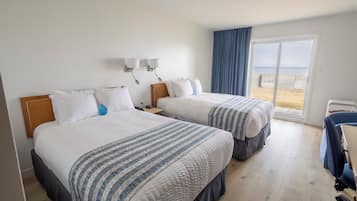 Chambre Standard, 2 lits doubles, vue fleuve | Bureau, rideaux occultants, fer et planche à repasser, Wi-Fi gratuit