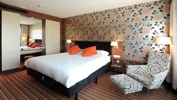 In-room safe, desk, soundproofing, cribs/infant beds