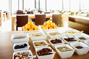 Petit déjeuner servi tous les jours en supplément