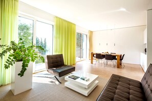 Dobbeltrom – superior | Skrivebord, blendingsgardiner, lydisolert og barnesenger (inkludert)