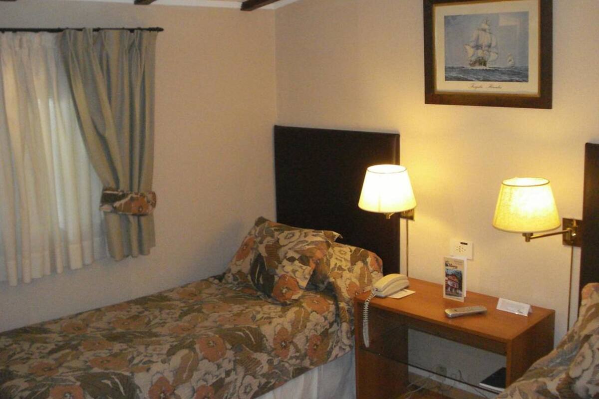 Habitación con 2 camas individuales | Caja fuerte, wifi gratis, ropa de cama