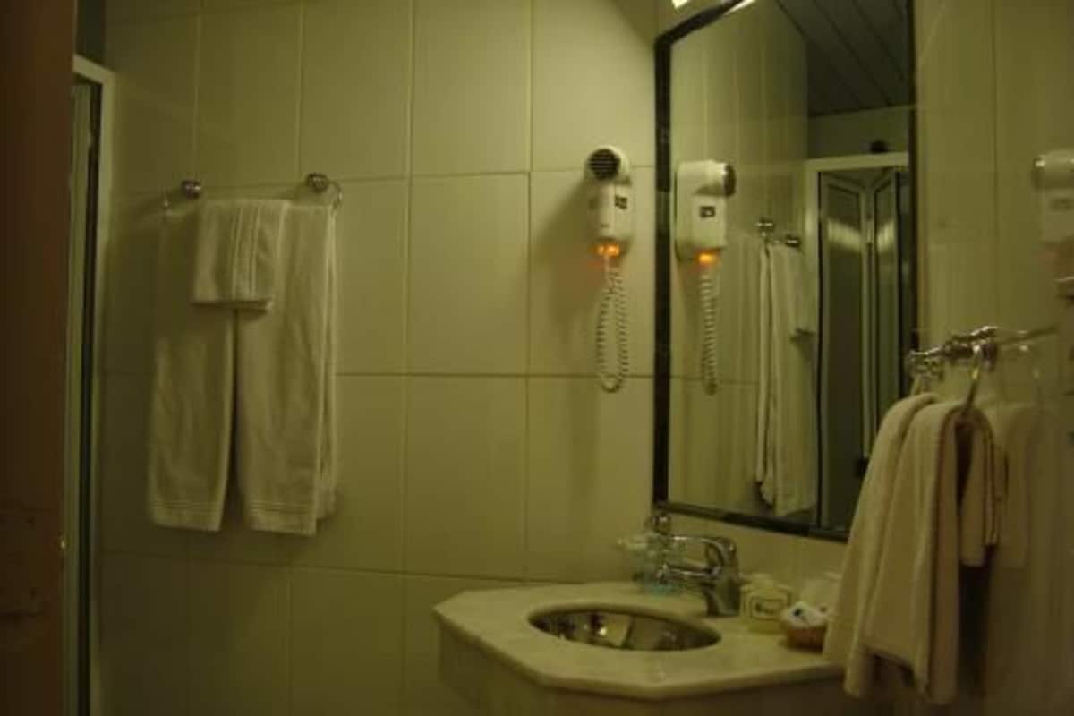 Combined shower/bathtub, deep-soaking bathtub, hair dryer, towels