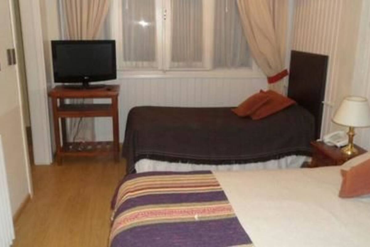 Habitación triple | Caja fuerte, wifi gratis, ropa de cama