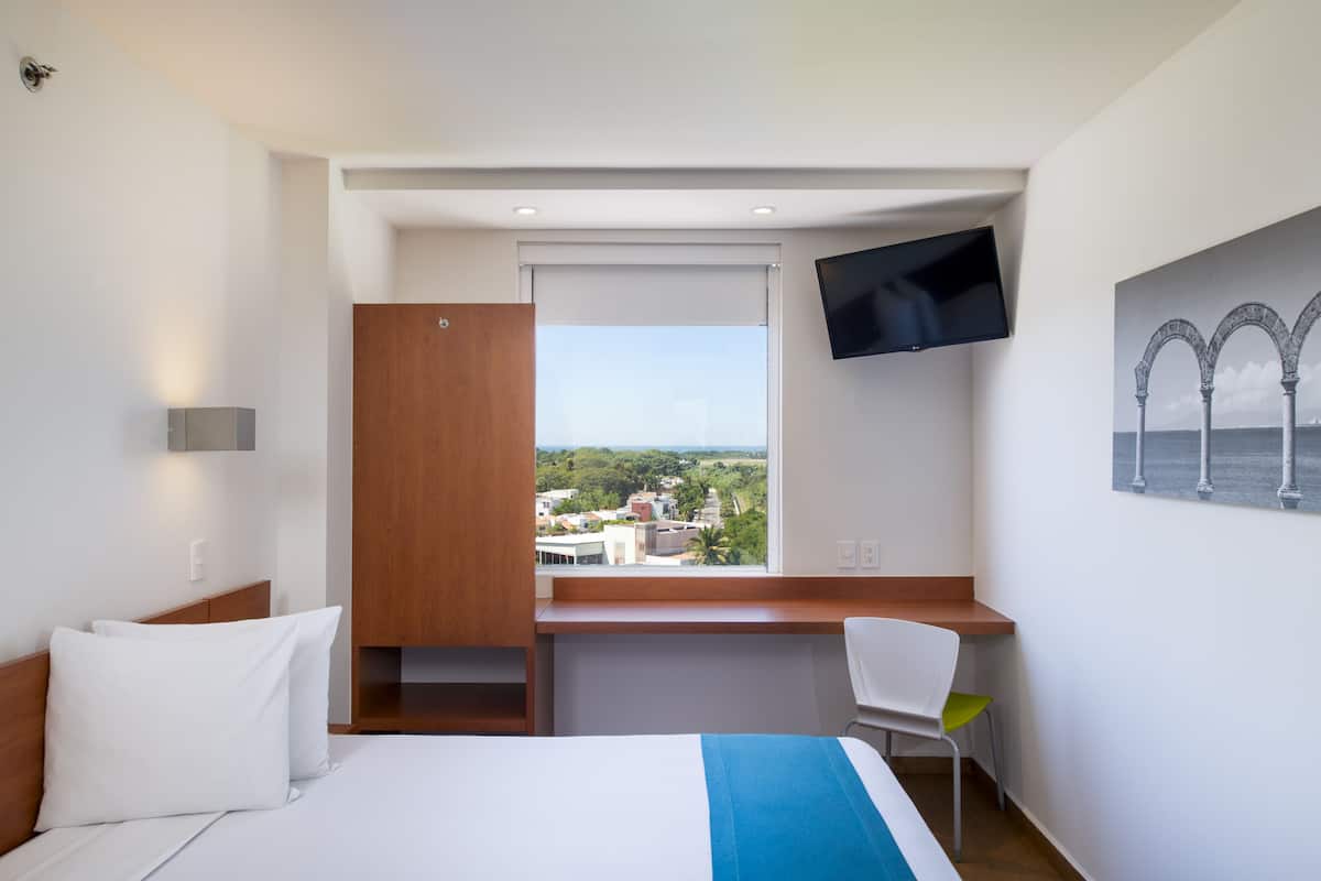 Superior Room, 1 Queen Bed | Desk, laptop workspace, free WiFi, bed sheets