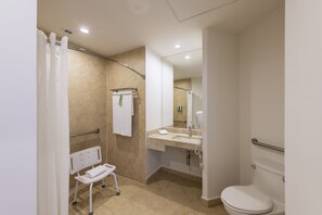 Regadera, amenidades de baño gratuitas, toallas