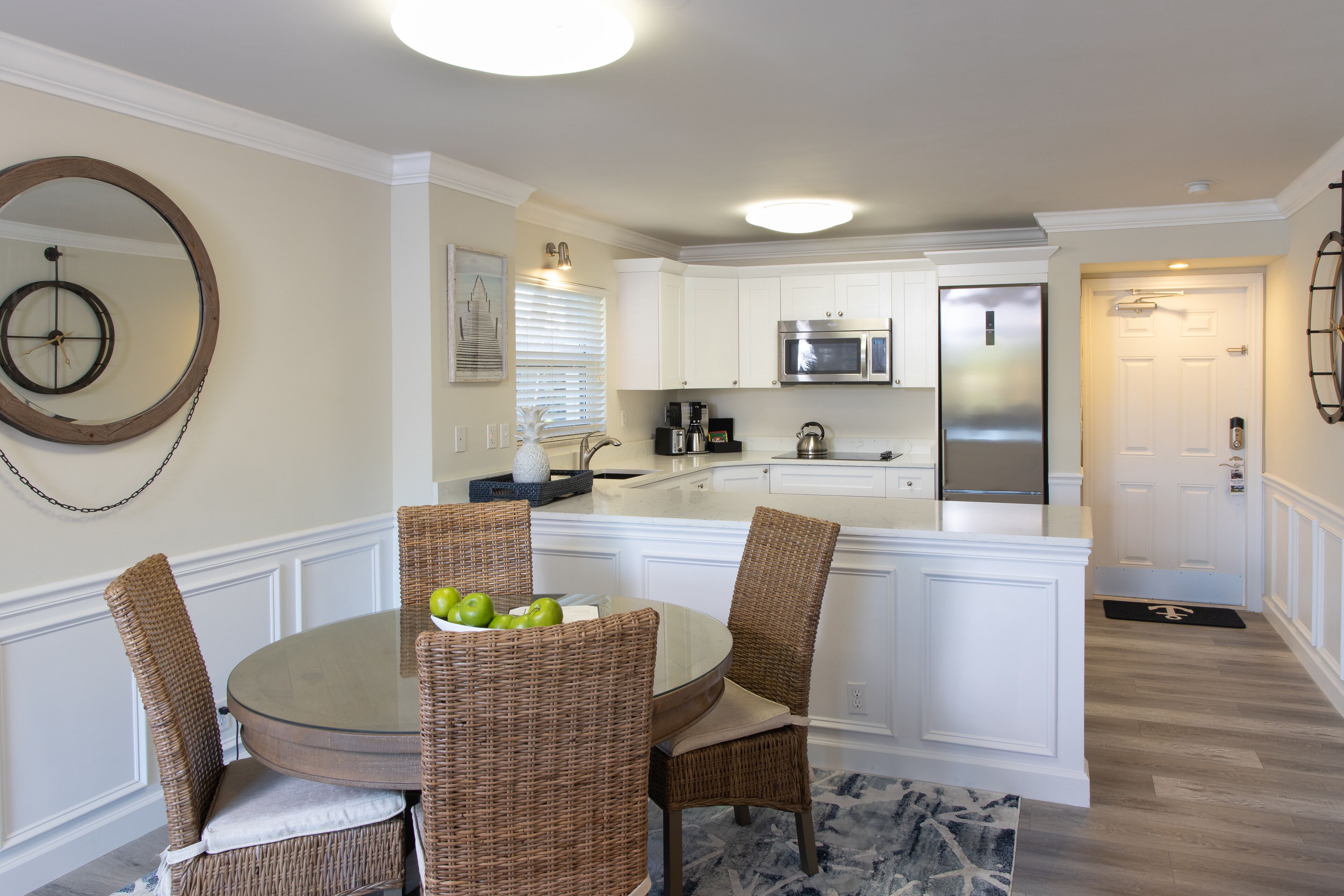 executive suite, 2 bedrooms, marina view | dining room