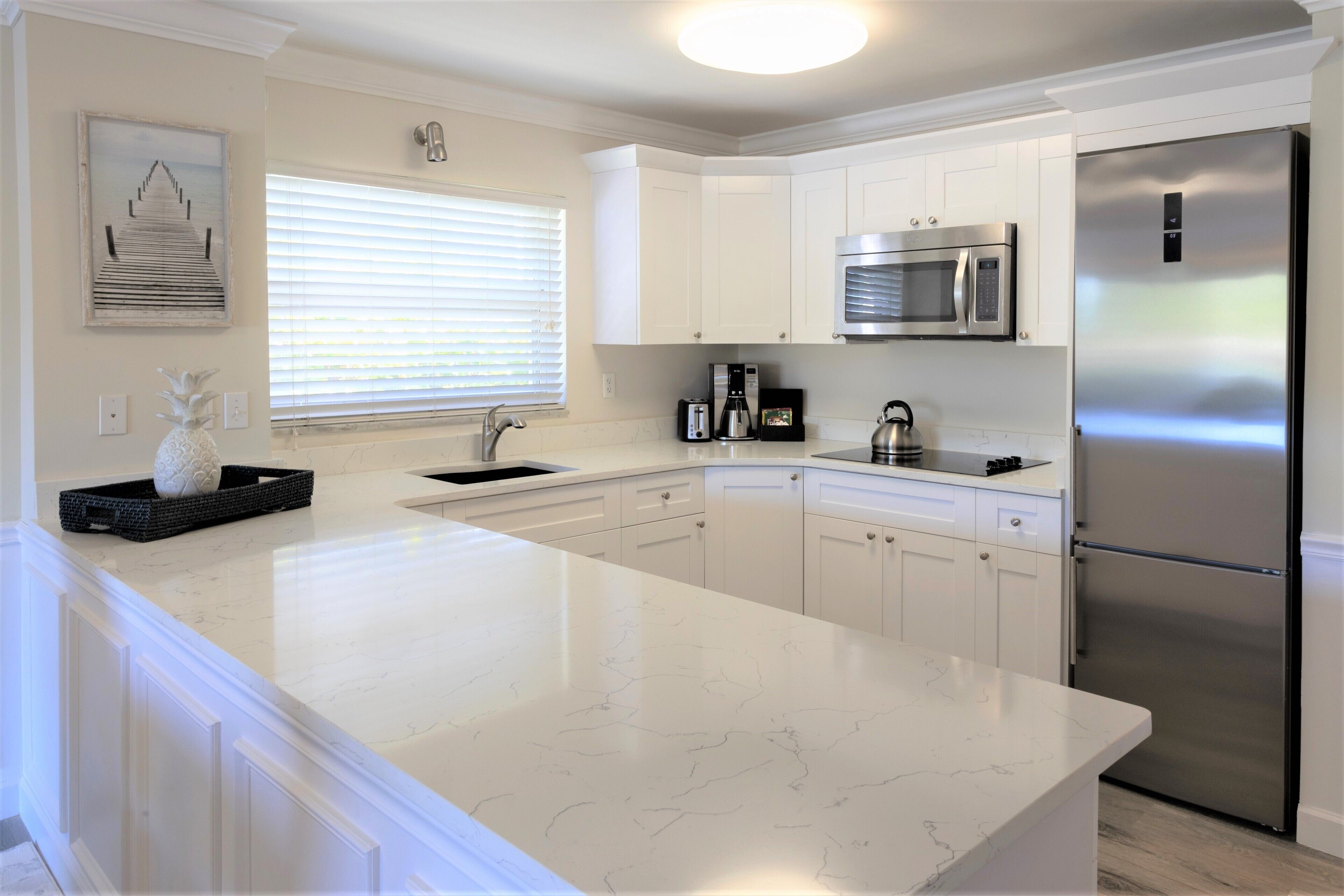 executive suite, 2 bedrooms, marina view | private kitchen | full-sized fridge, microwave, coffee/tea maker, toaster
