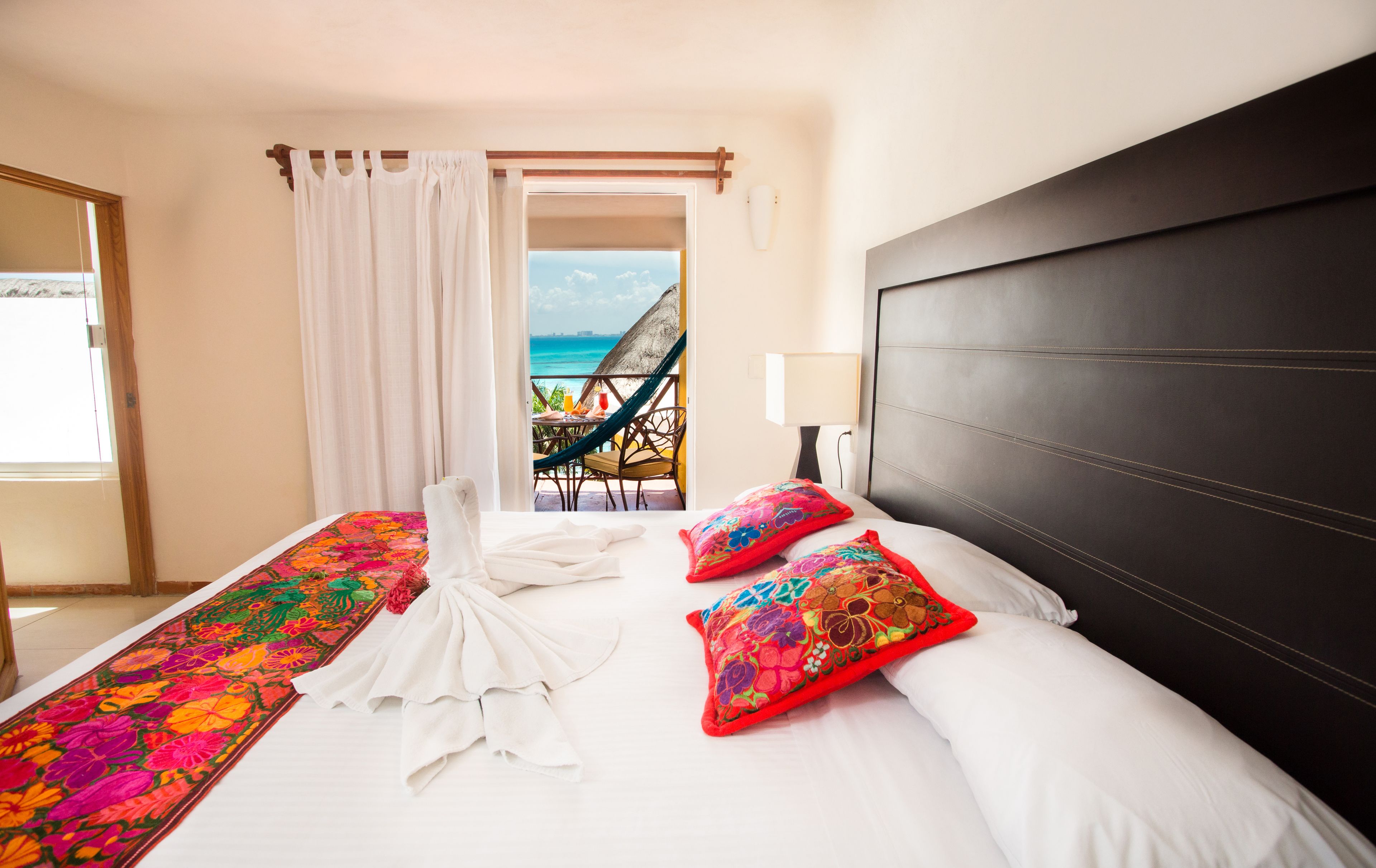 junior suite, 1 bedroom, 1 living room, kitchenette | in-room safe, desk, free wifi, bed sheets