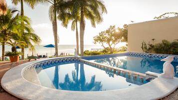 Kolam renang terbuka