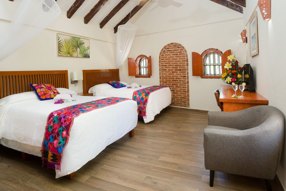 Suite | In-room safe, desk, WiFi (free), bed sheets