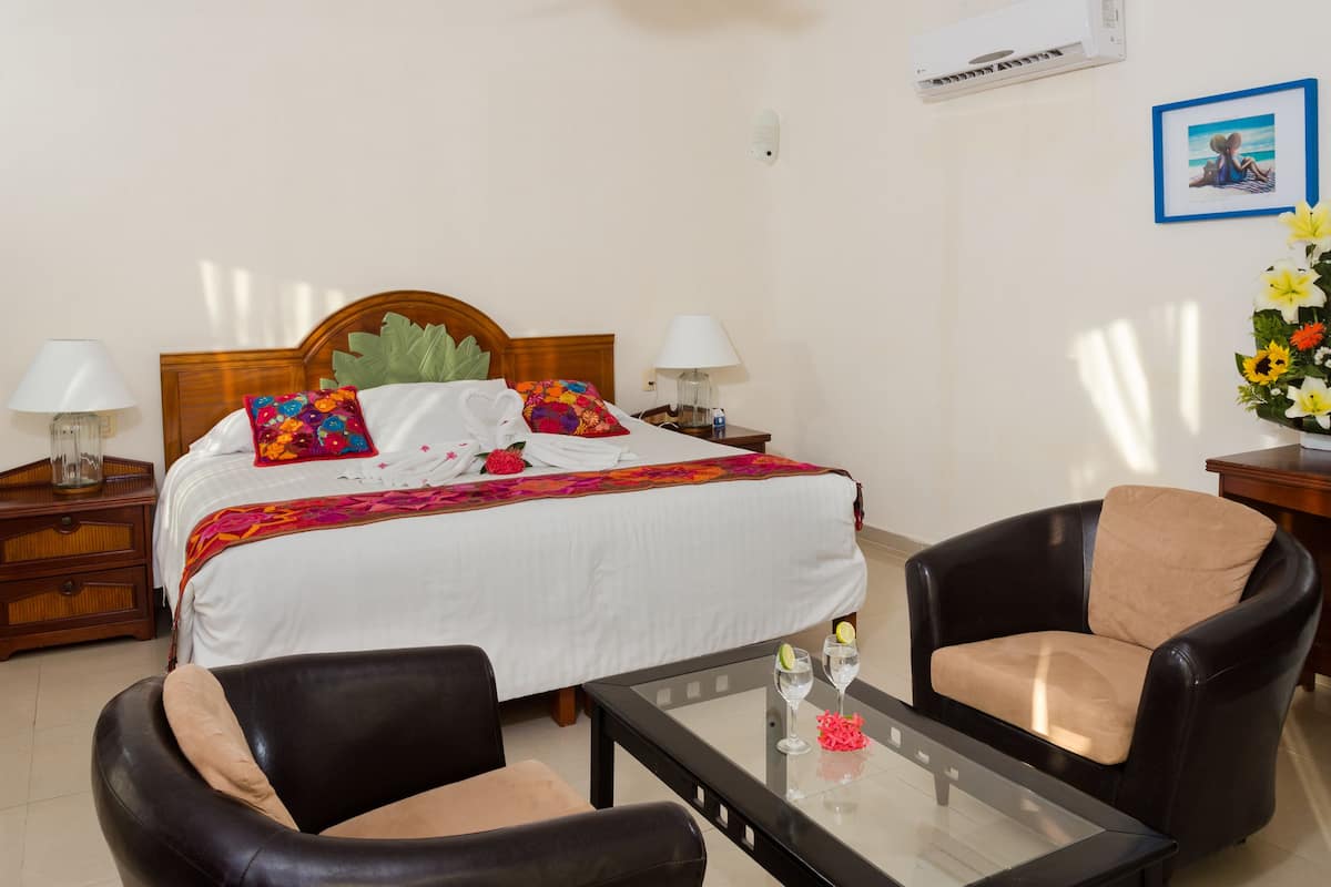 Room, 1 King Bed, Garden View (with shared terrace) | In-room safe, desk, WiFi (free), bed sheets