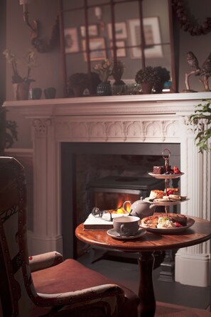 Breakfast, lunch and dinner served  - Royal Ship Hotel (Dolgellau)
