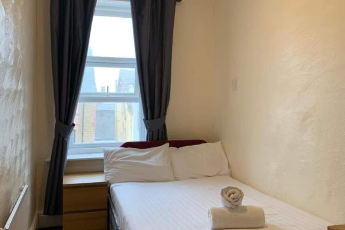 Double Room, 1 Single Bed (Compact) | 1 bedroom, desk, iron/ironing board