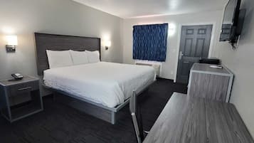 Escritorio, sistema de insonorización y tabla de planchar con plancha