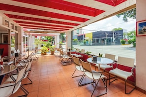 Der serveres morgenmad, frokost, aftensmad og mexicanske retter 