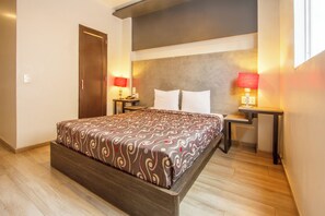 Standard Double Room, 1 Double Bed | In-room safe, desk, free WiFi - Capital O Hotel Del Parque Guadalajara (Guadalajara)