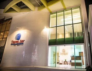 Front of property – evening/night - Green Hotel Cabo Frio (Cabo Frio)