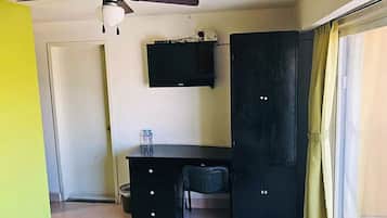 Standard room with fan | 免费 WiFi、床单