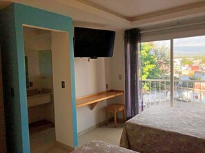 Standard room with 2 beds and air conditioning