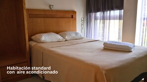Standard room with air conditioning | 免費 Wi-Fi、床單