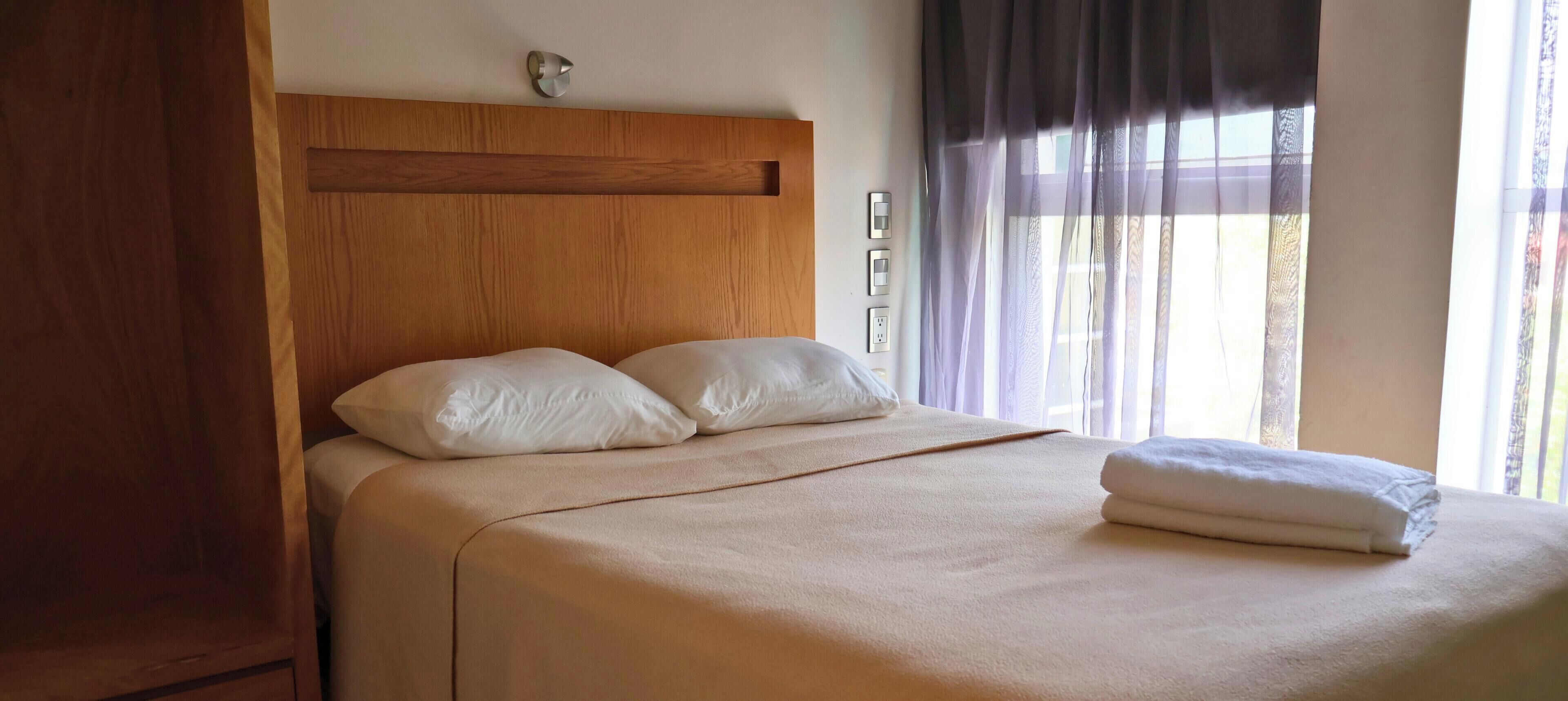 واي فاي مجانًا وملاءات أسرّة