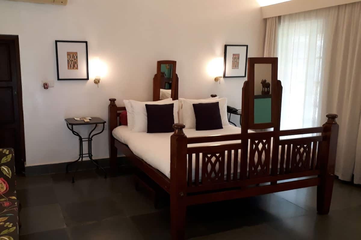 고급 침구, 미니바, 객실 내 금고, 책상