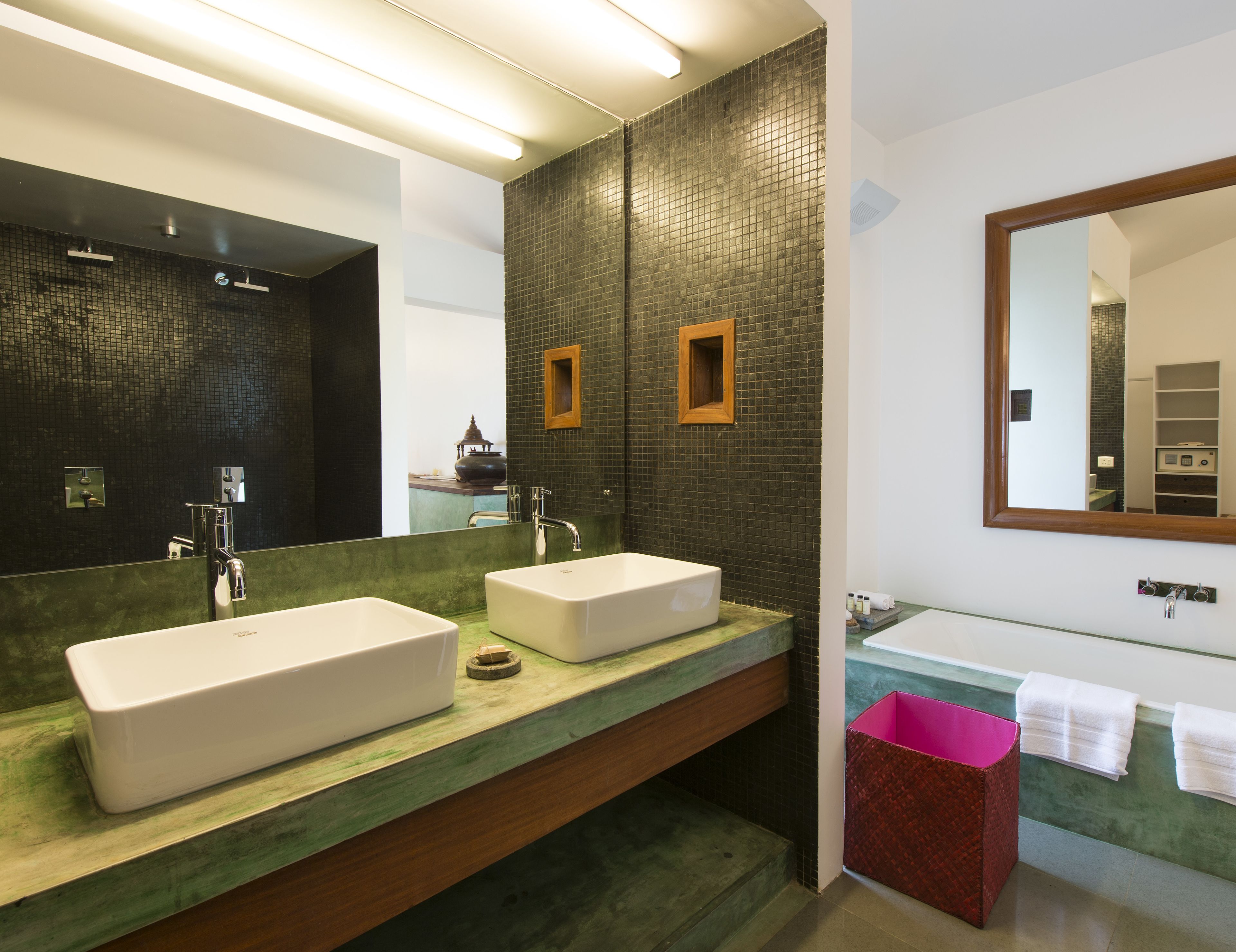 separate bathtub and shower, free toiletries, hair dryer, towels