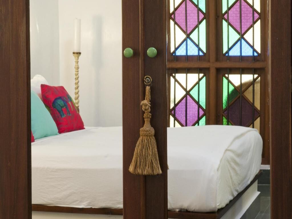 고급 침구, 미니바, 객실 내 금고, 책상