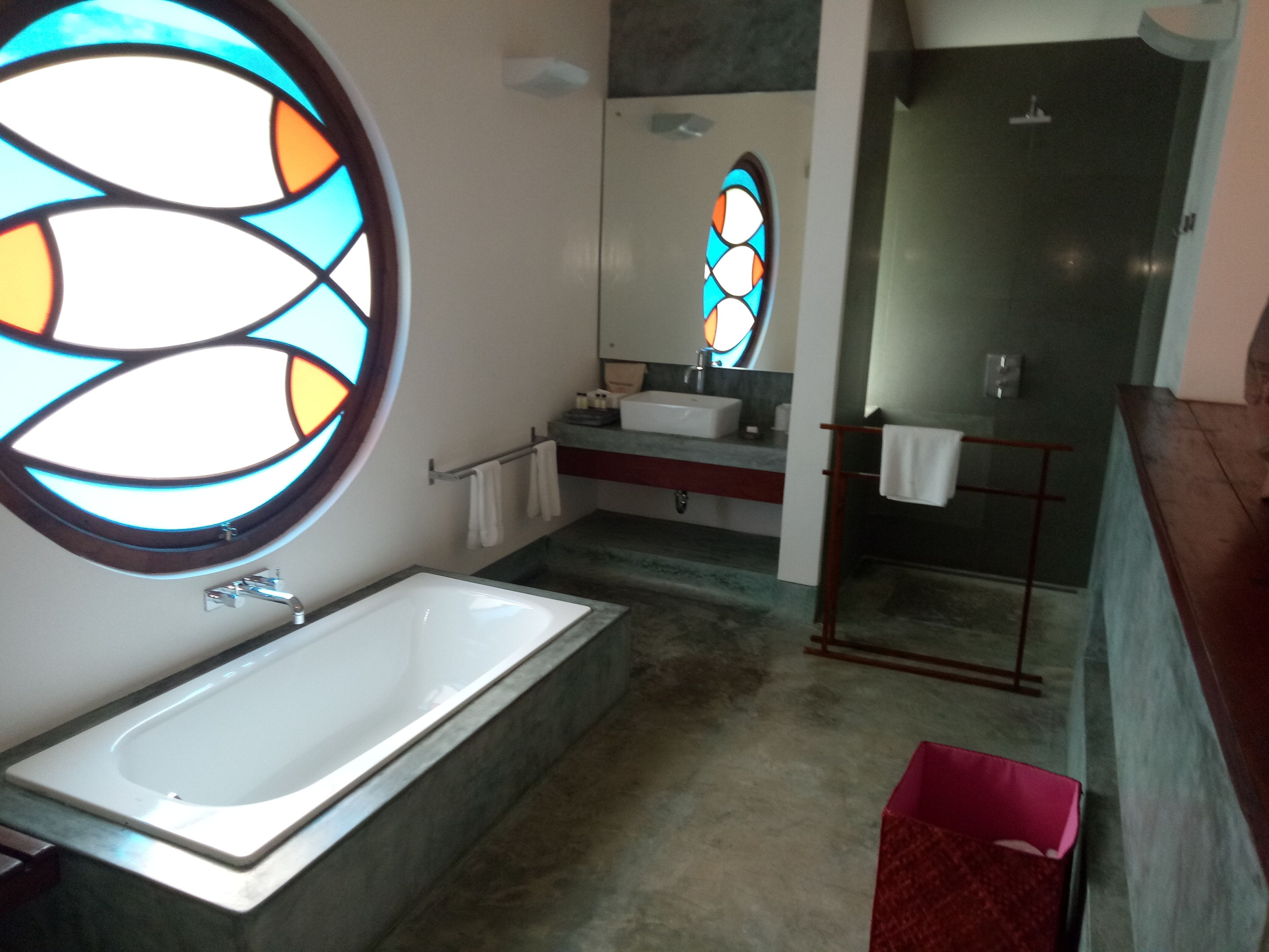 deluxe double room | bathroom | separate bathtub and shower, free toiletries, hair dryer, towels