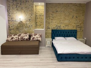 In-room safe, desk, soundproofing, free WiFi - Heart Kiev Apartments (Kyiv)