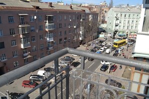 Caja de seguridad en la habitación, escritorio y insonorización 