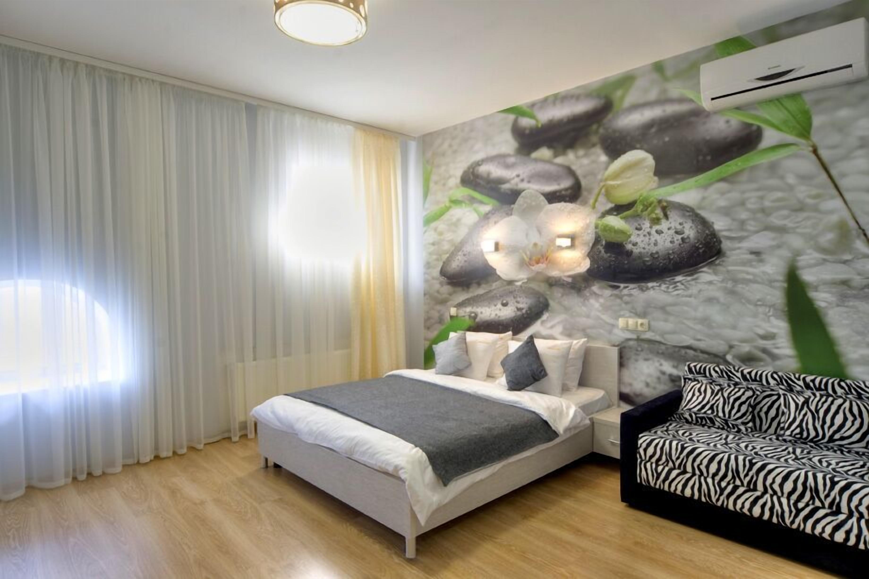 Studio | In-room safe, desk, soundproofing, iron/ironing board