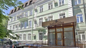 A multi-story building with a prominent "GoldenGateInn" sign. - Golden Gate Inn (Kyiv)