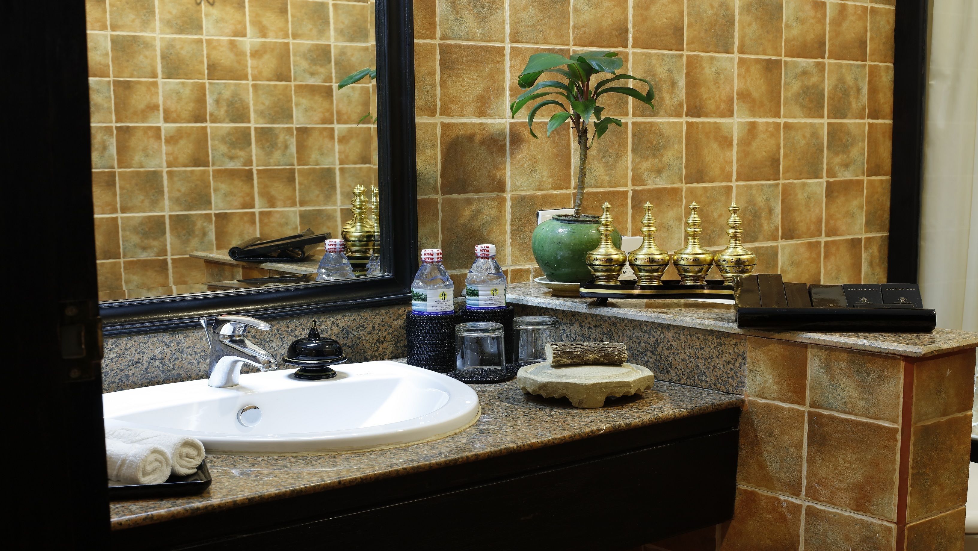 amazing suite | bathroom | shower, free toiletries, hair dryer, bathrobes