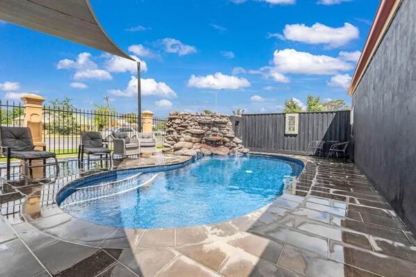 Outdoor pool - The Georgian Motor Lodge (Echuca)