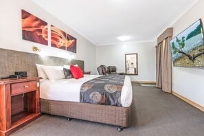 Minibar, iron/ironing board, free WiFi, bed sheets