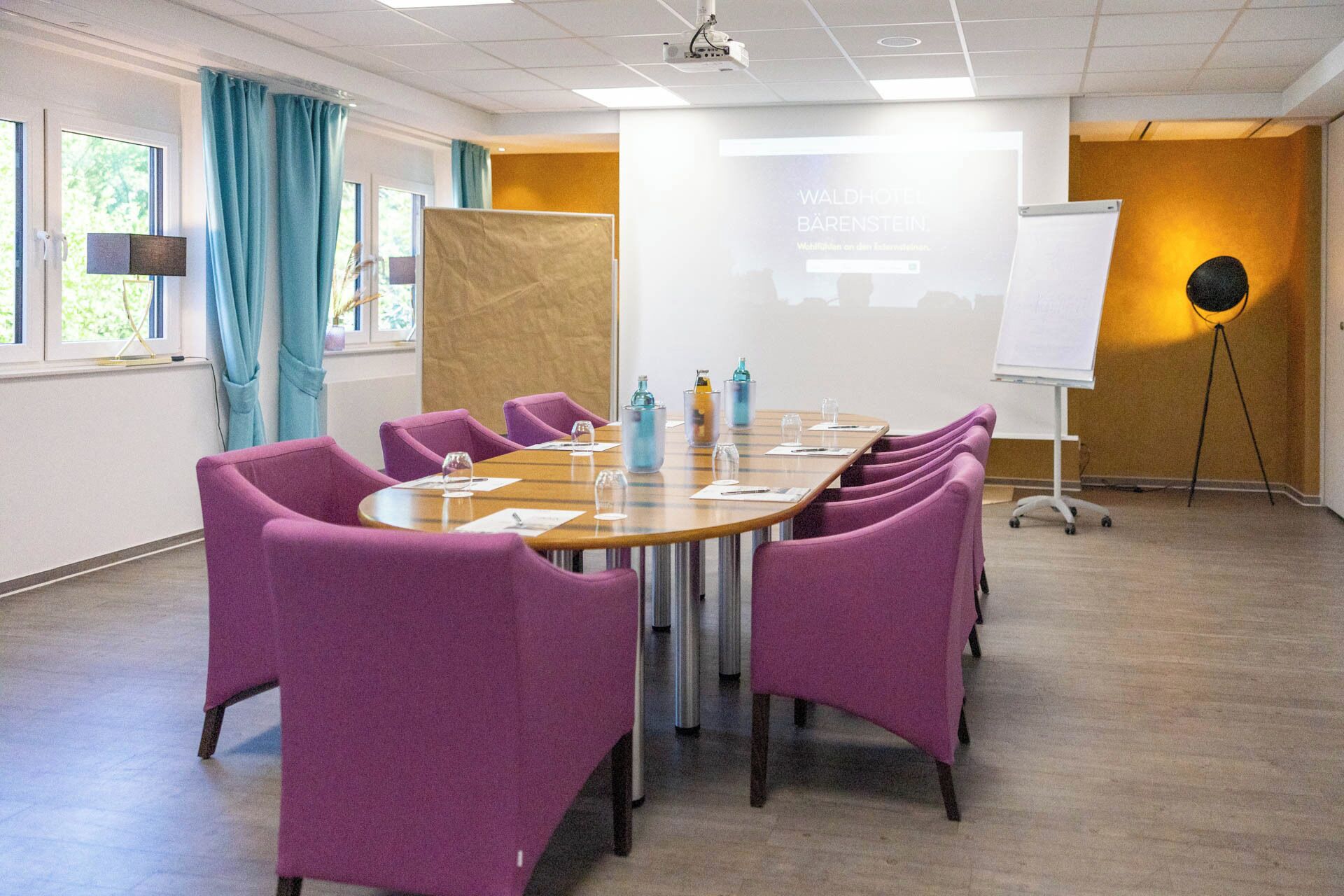 breakfast, lunch, dinner served; local cuisine, al fresco dining