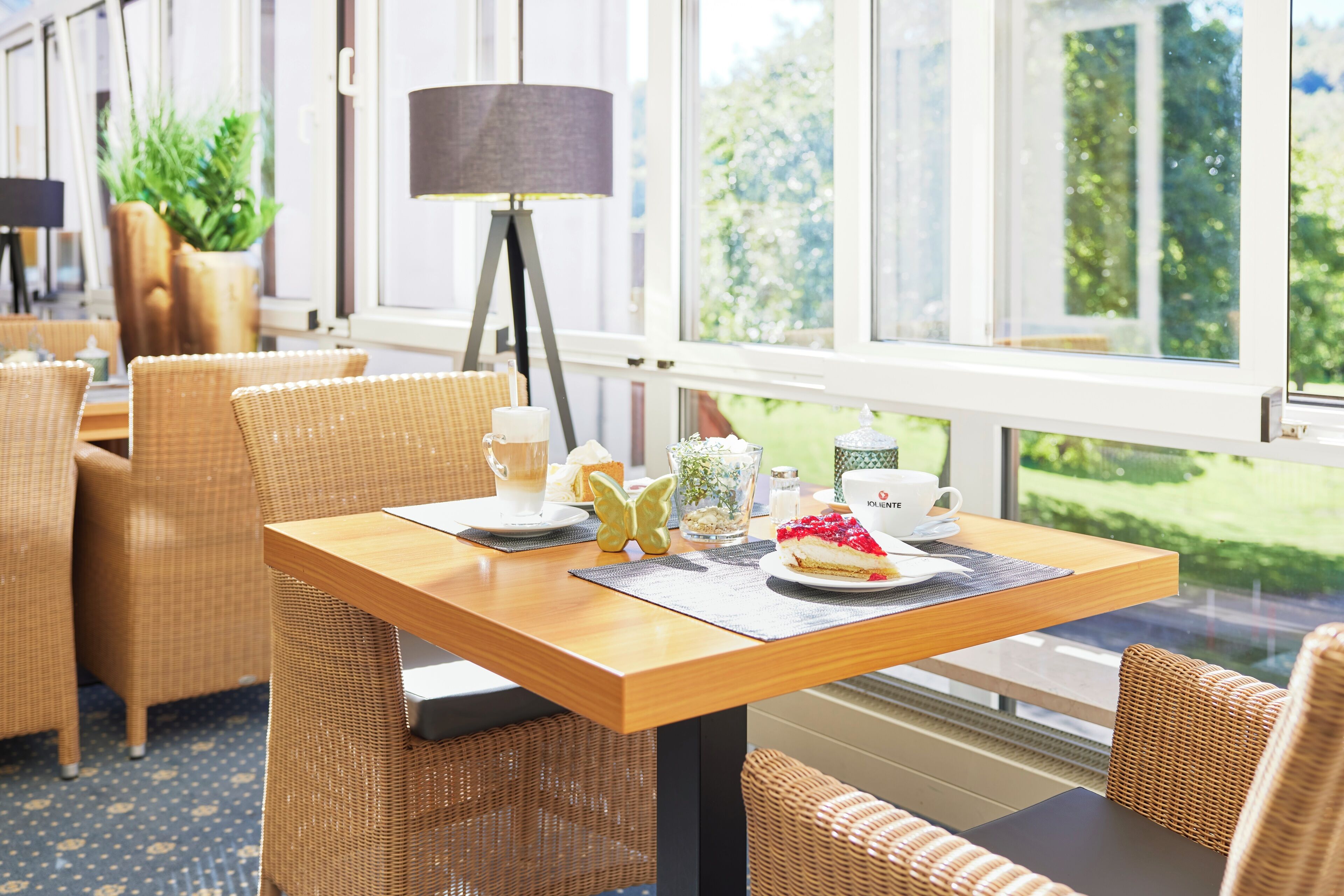 breakfast, lunch, dinner served; local cuisine, al fresco dining