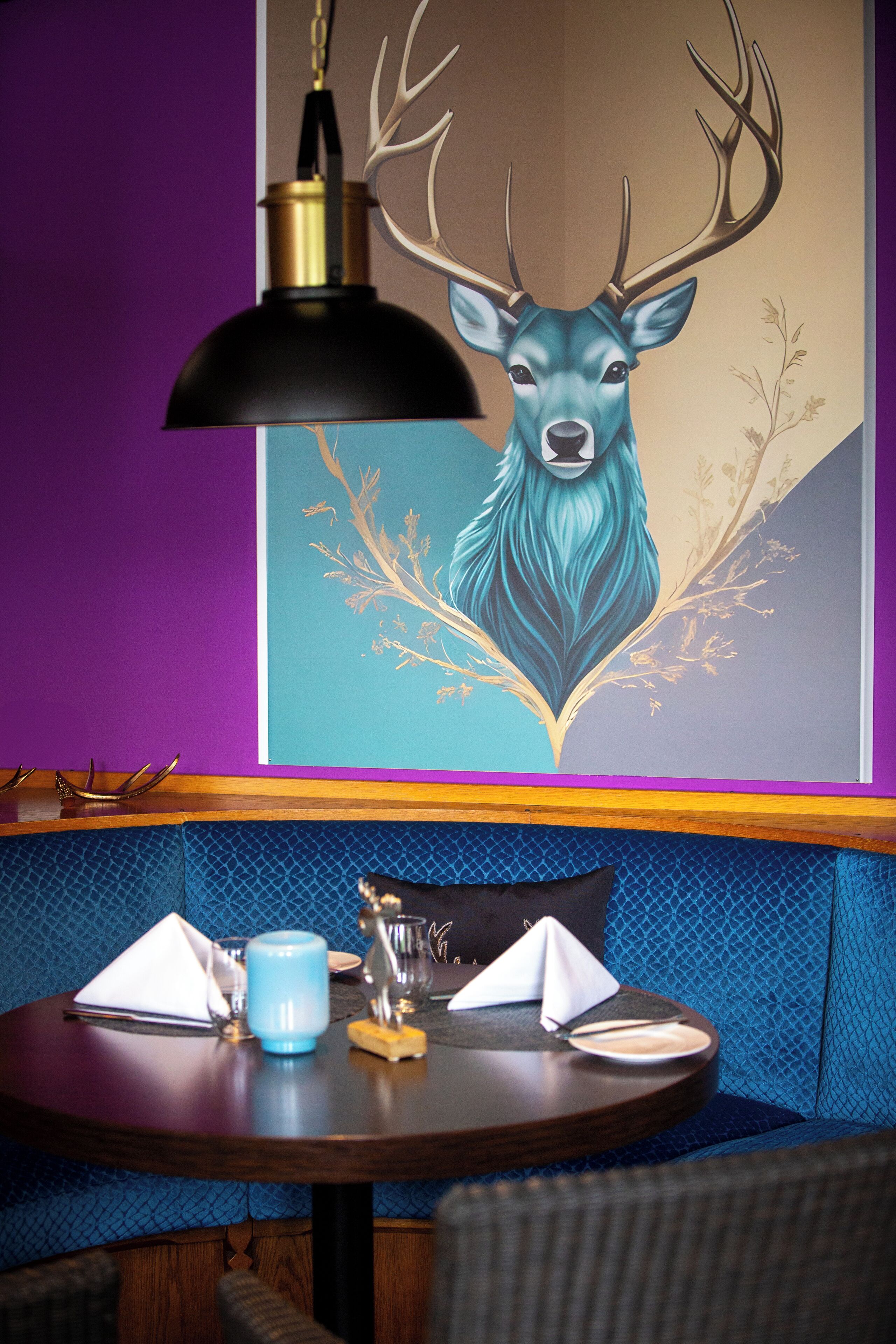 breakfast, lunch, dinner served; local cuisine, al fresco dining