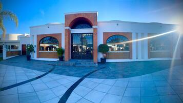 Televisión de pantalla plana, Netflix y películas con cargo