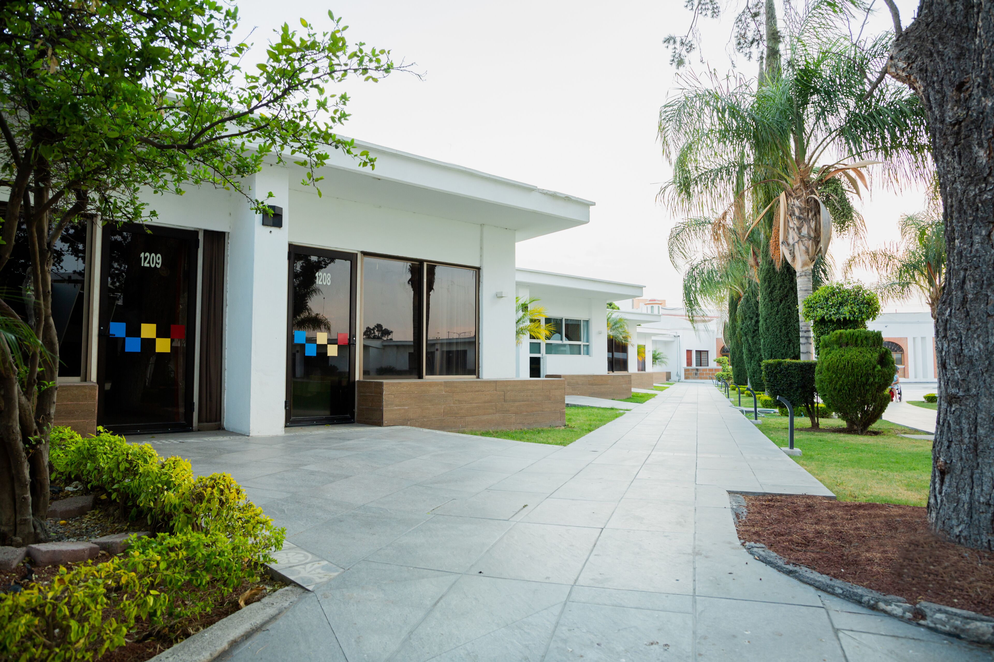 área jardín dos camas matrimoniales | 1 bedroom, desk, laptop workspace, blackout curtains