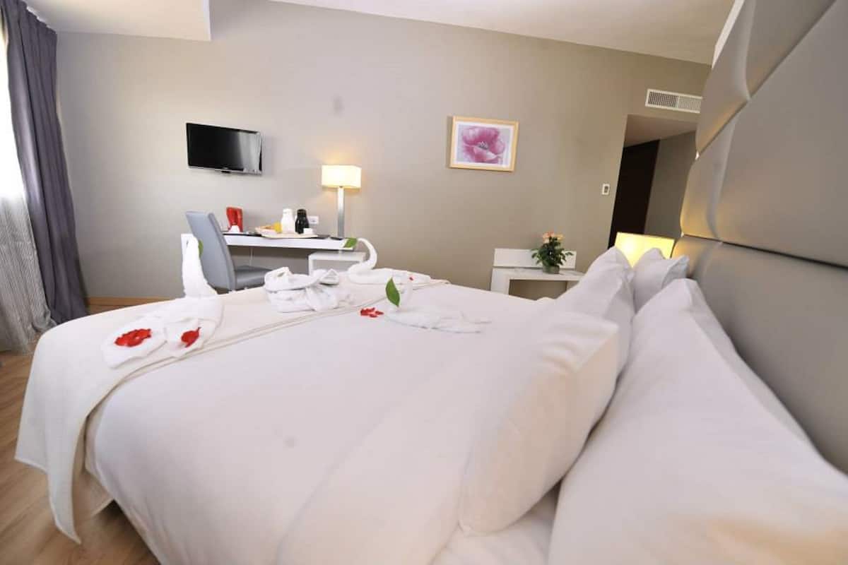 Standard Single Room | In-room safe, desk, blackout drapes, soundproofing
