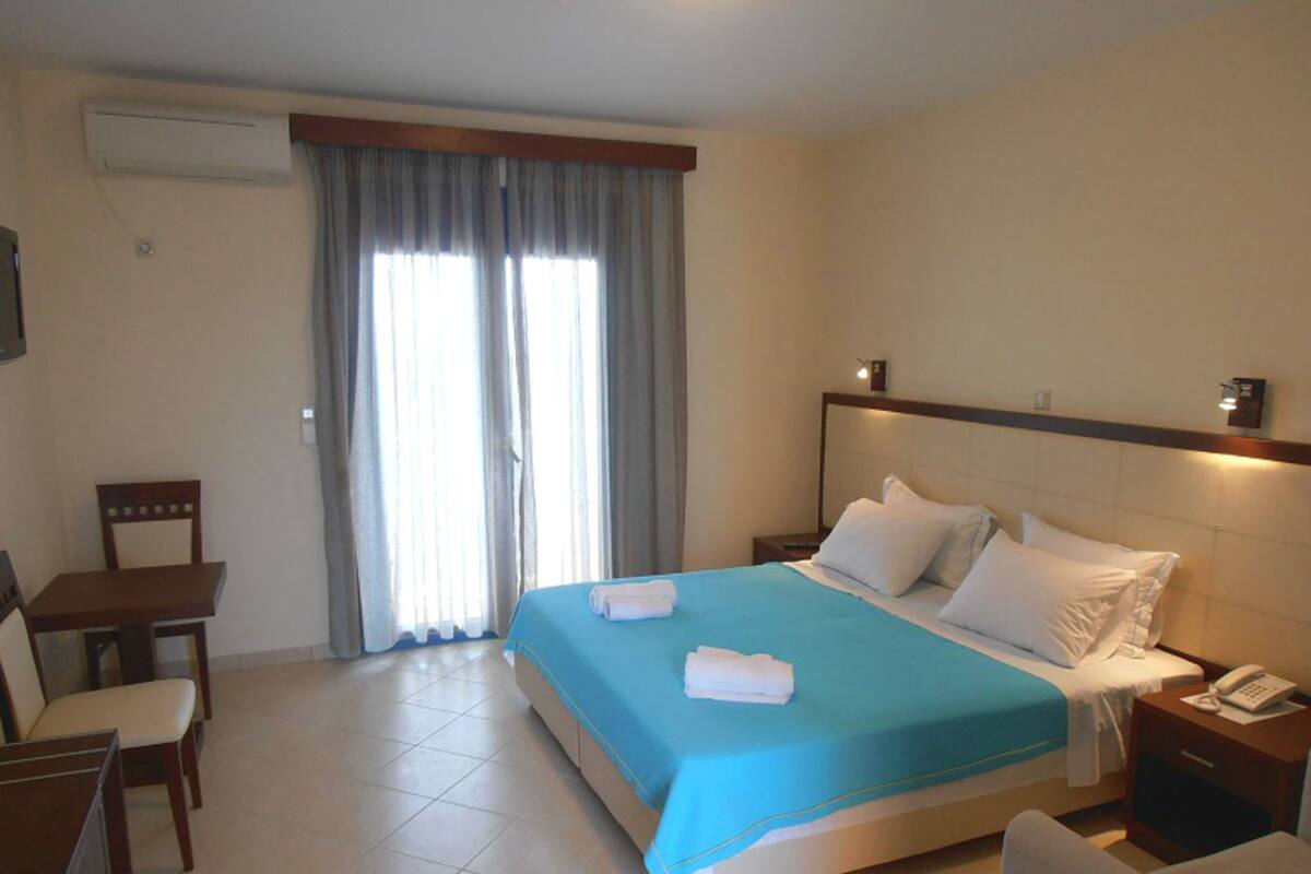 Tallelokero huoneessa, äänieristys, ilmaiset vauvansängyt