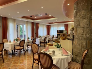 Unclassified image, 4 of 23, button - Hotel Grahor Depandance (Sezana)